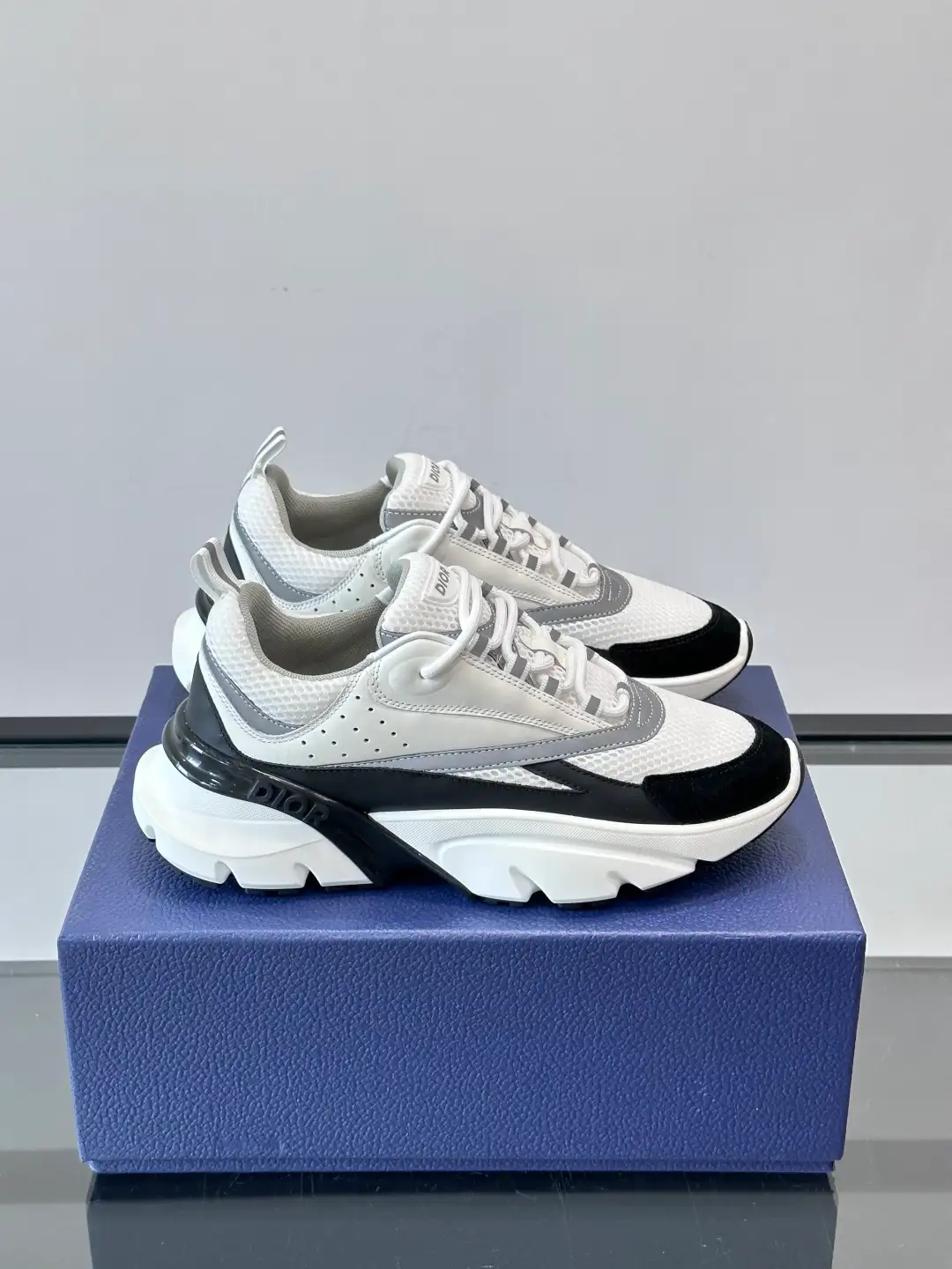 Dior B22 - Image 1