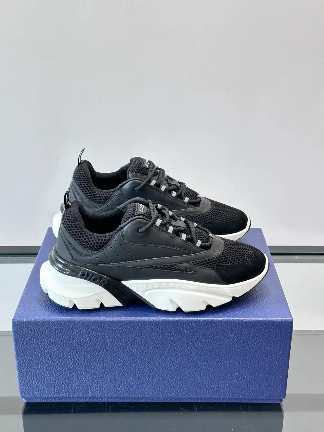Dior B22 - Image 1