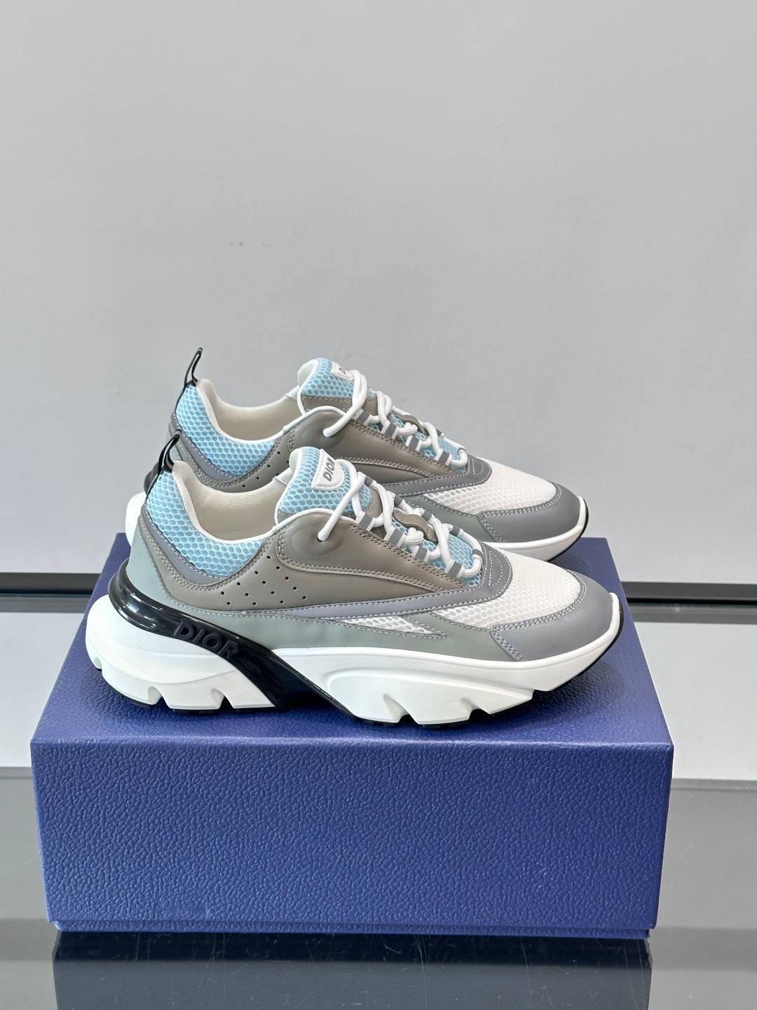 Dior B22 - Image 1