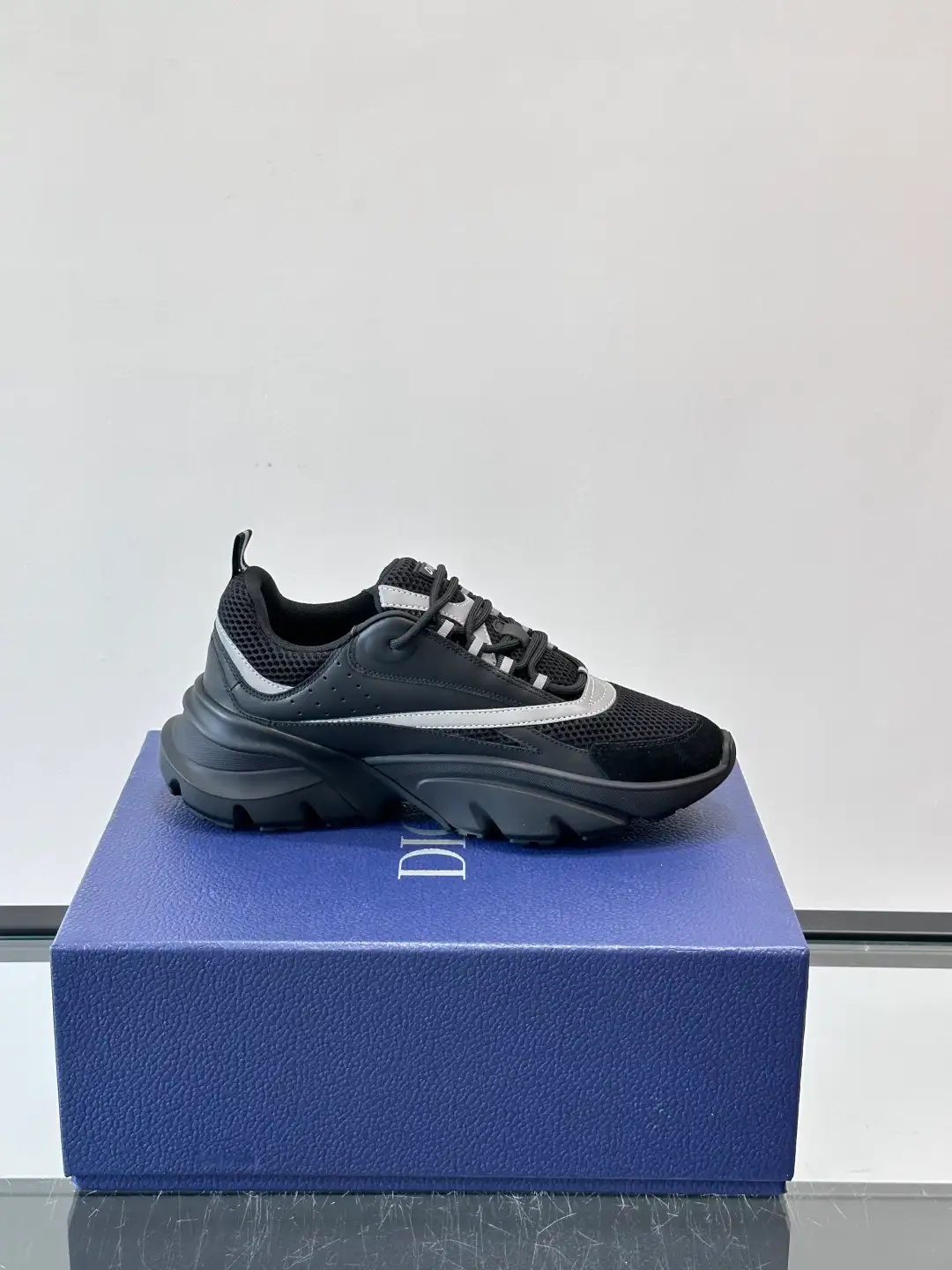 Dior B22 - Image 2