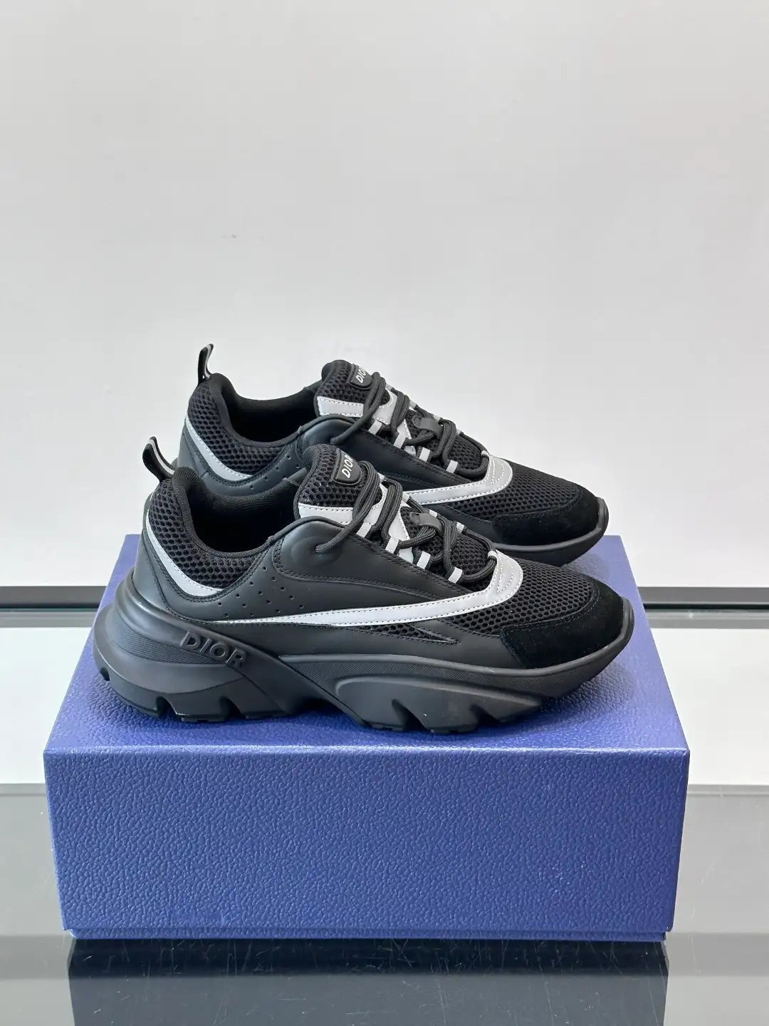Dior B22 - Image 1