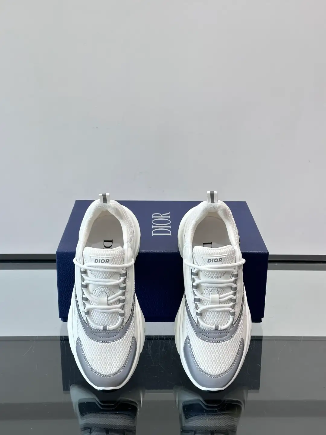 Dior B22 - Image 2