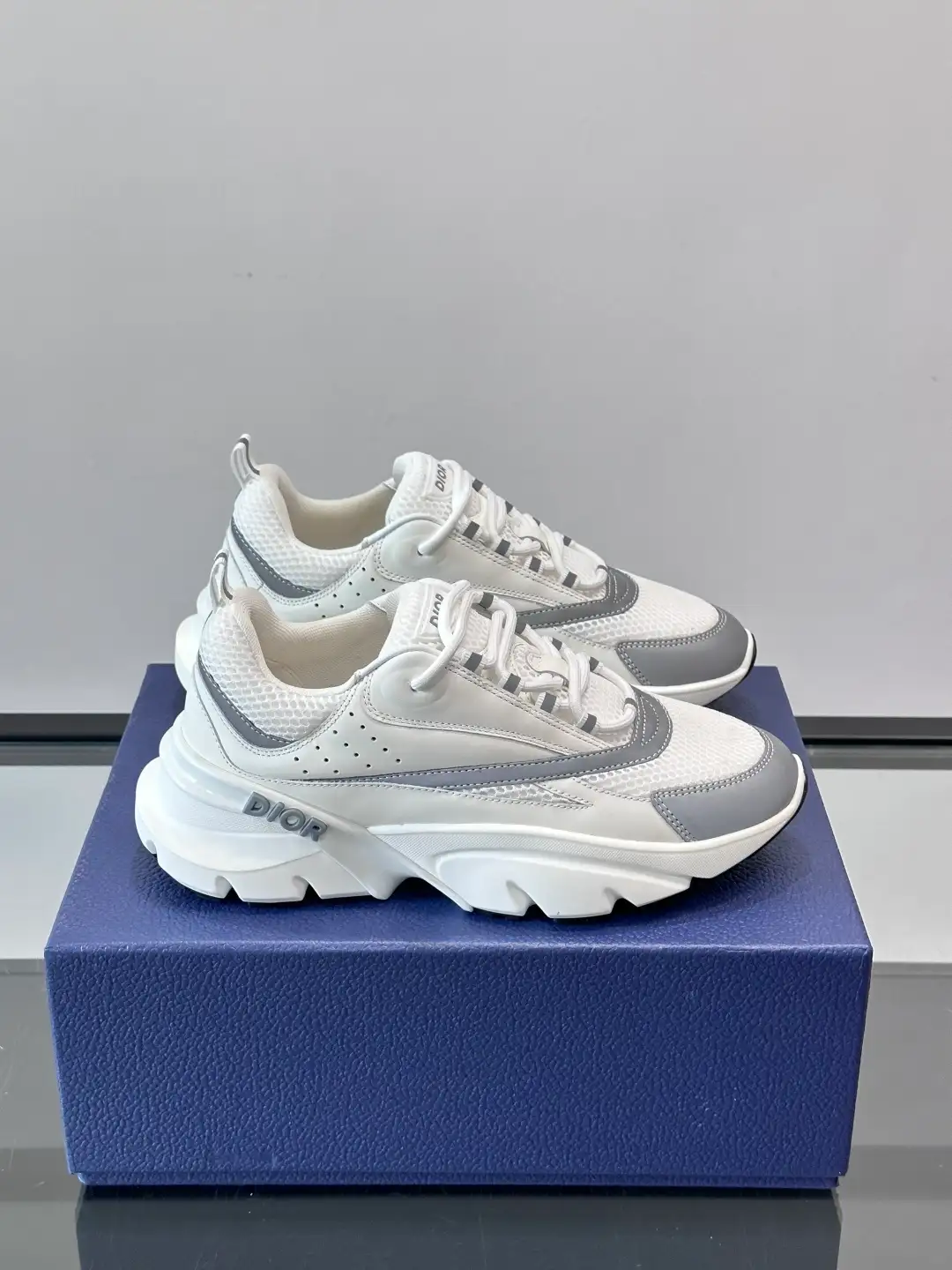 Dior B22 - Image 1