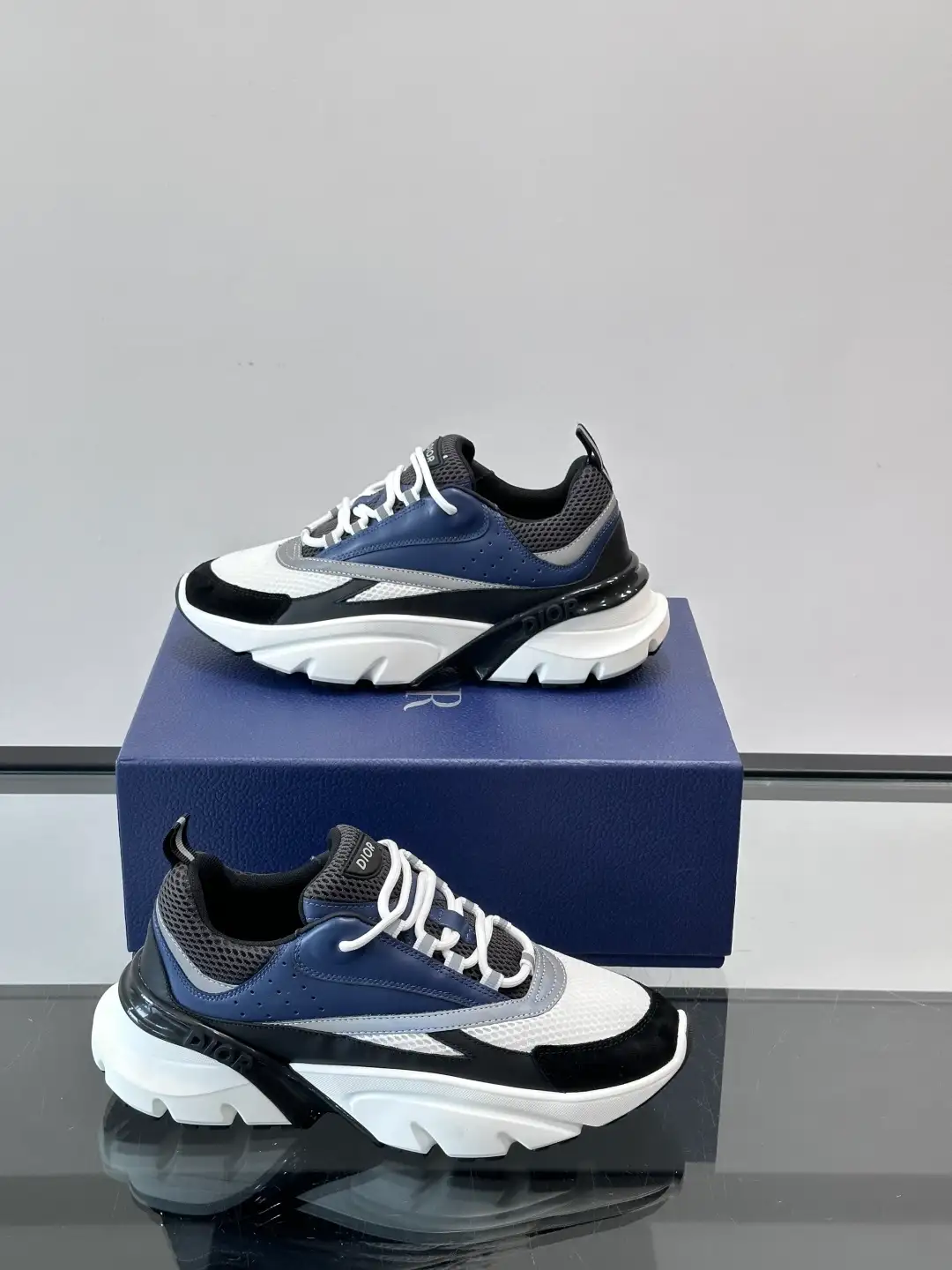 Dior B22 - Image 2
