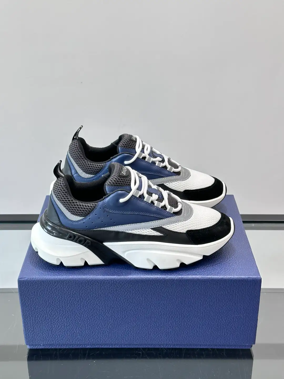 Dior B22 - Image 1
