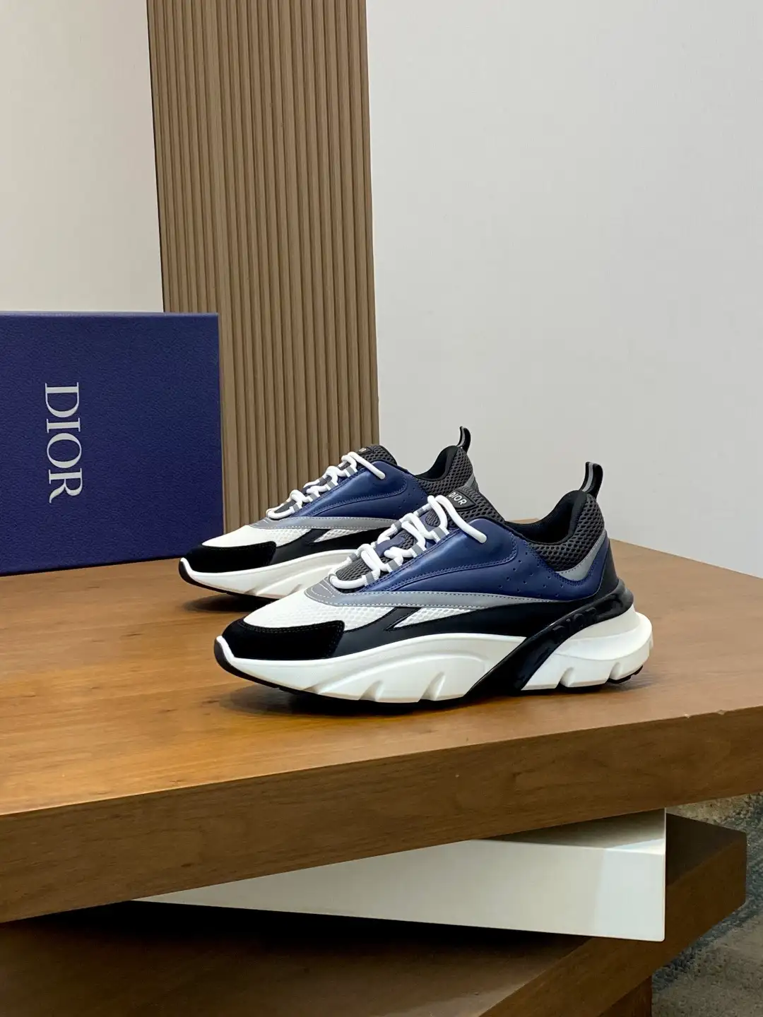 Dior B22 - Image 2