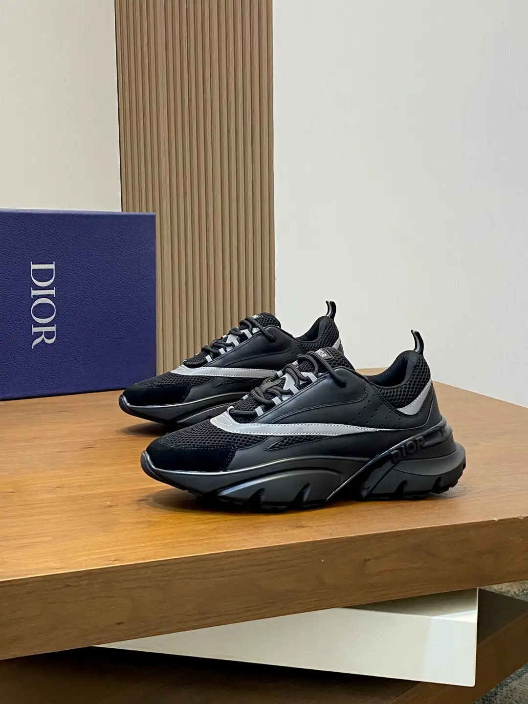 Dior B22 - Image 2