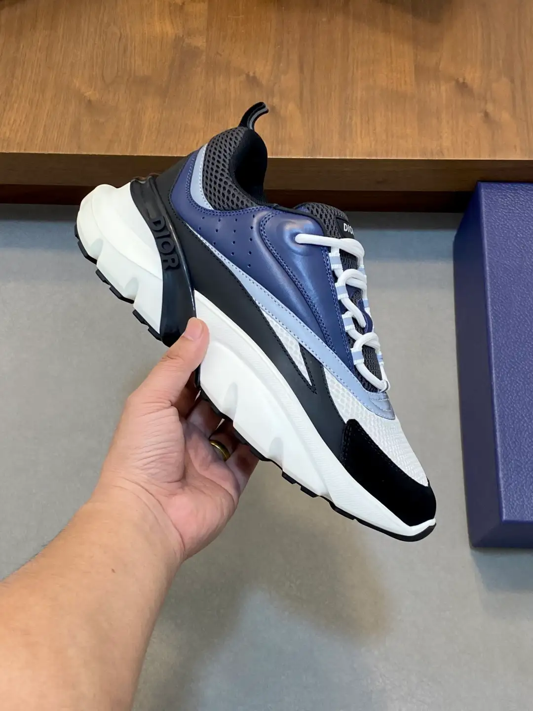 Dior B22 - Image 1