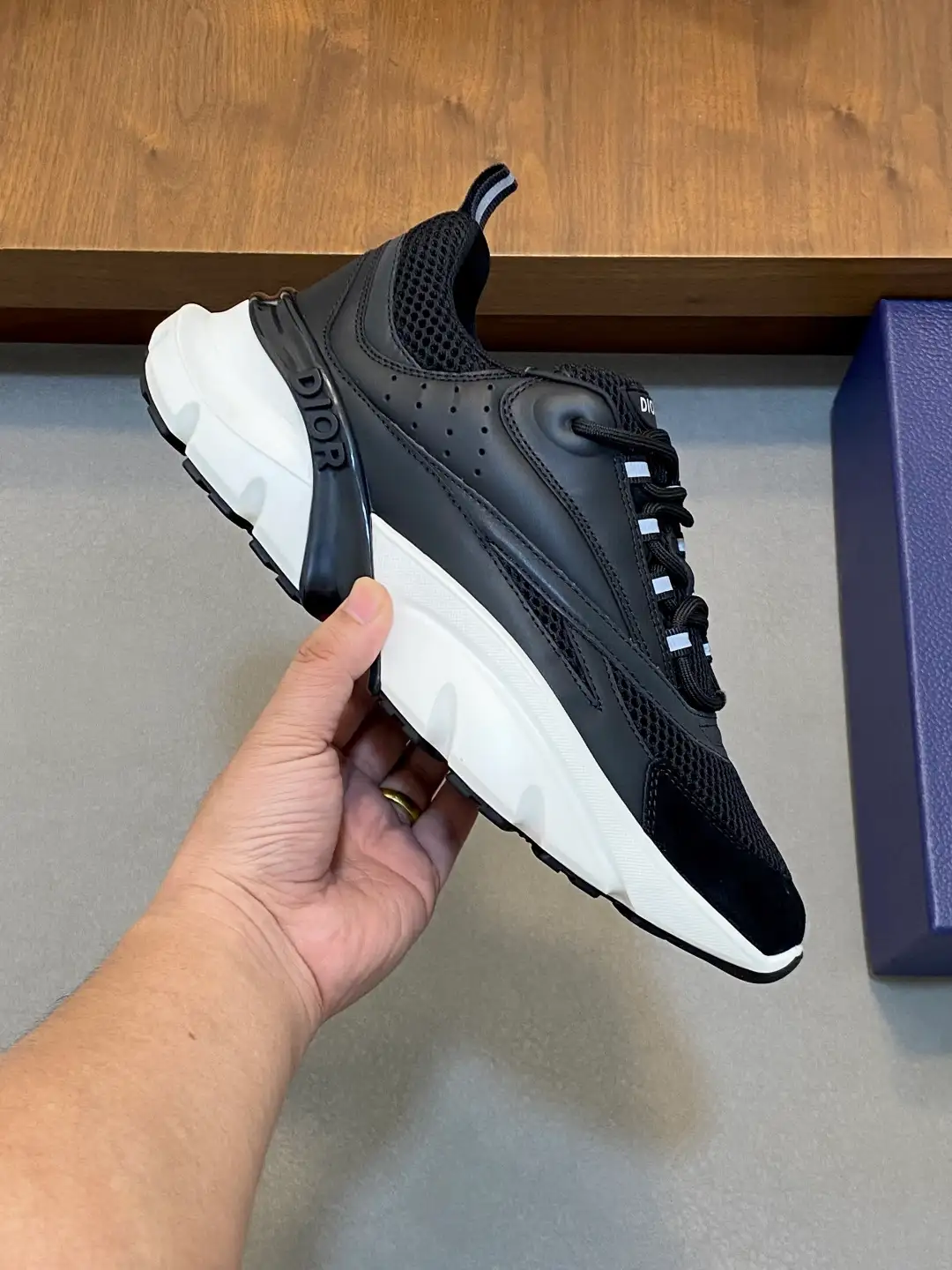 Dior B22 - Image 1