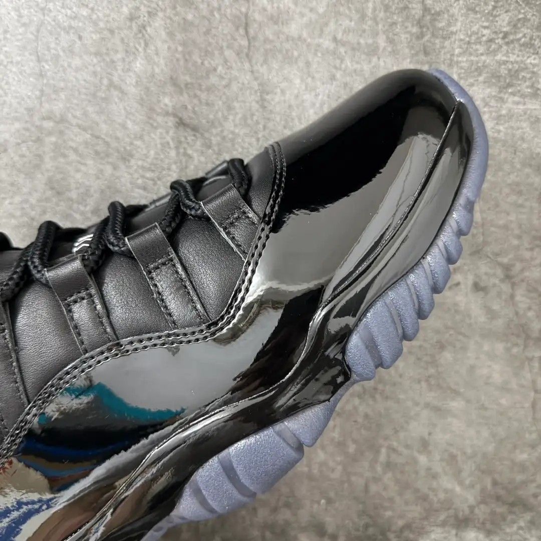 Air Jordan 11 - Image 2