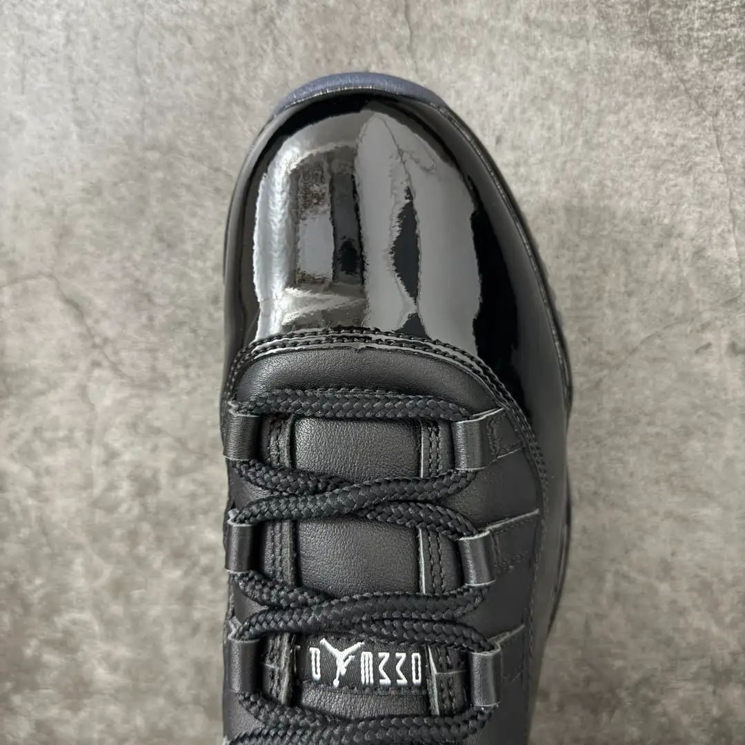 Air Jordan 11 - Image 4