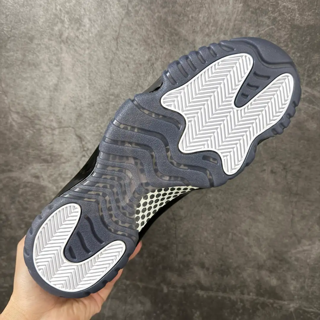 Air Jordan 11 - Image 9