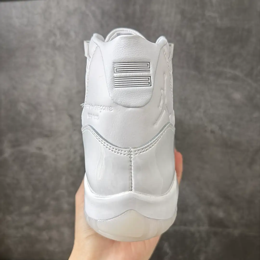 Air Jordan 11 - Image 3