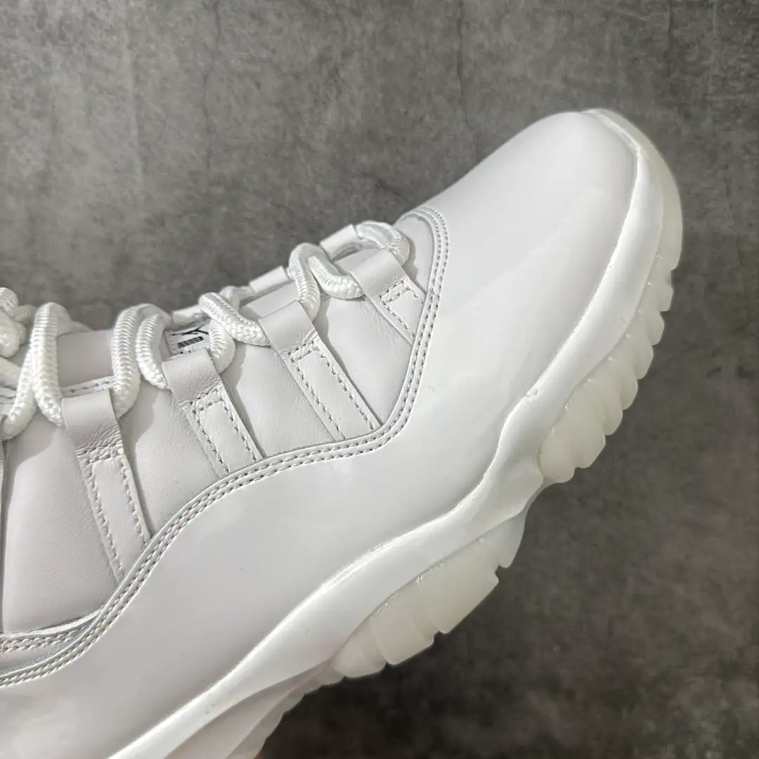 Air Jordan 11 - Image 4