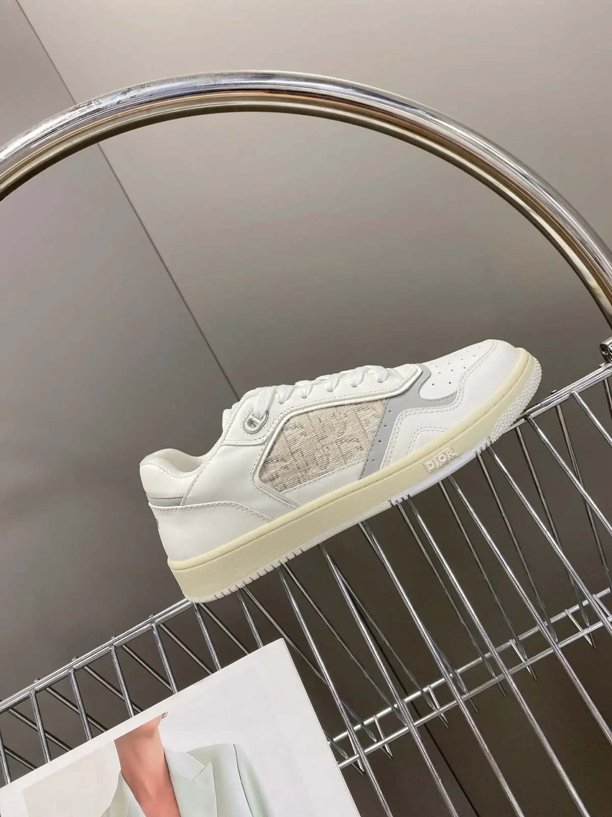 Dior B27 - Image 1