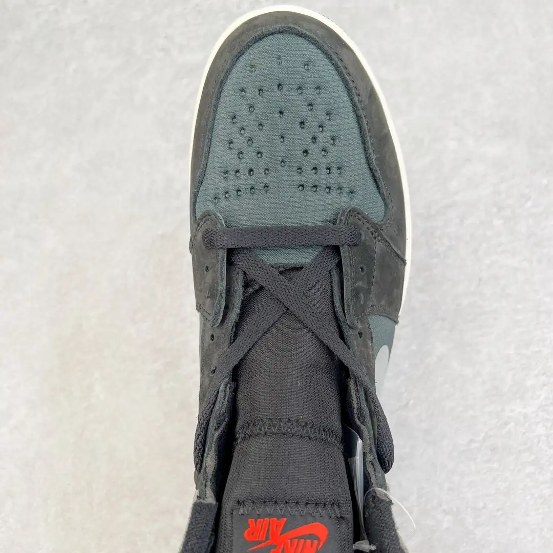 Air Jordan - Image 3