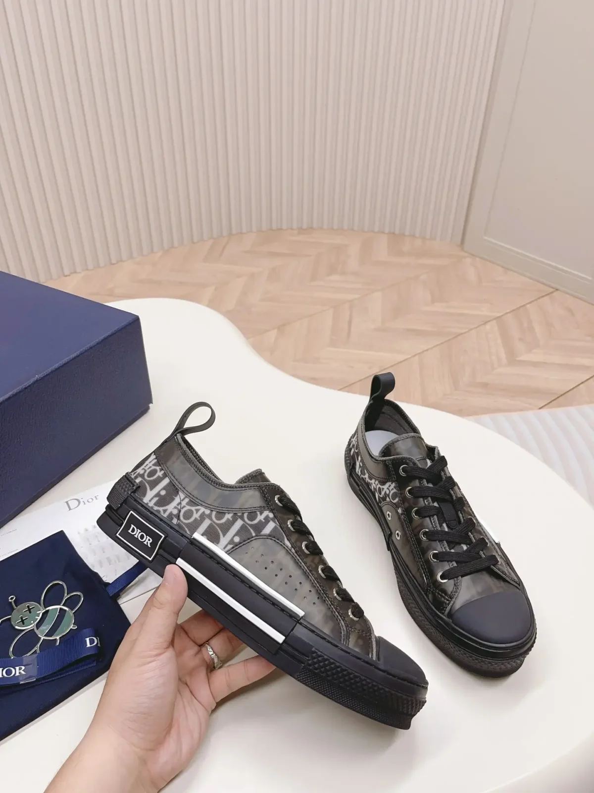 Dior B23 - Image 1
