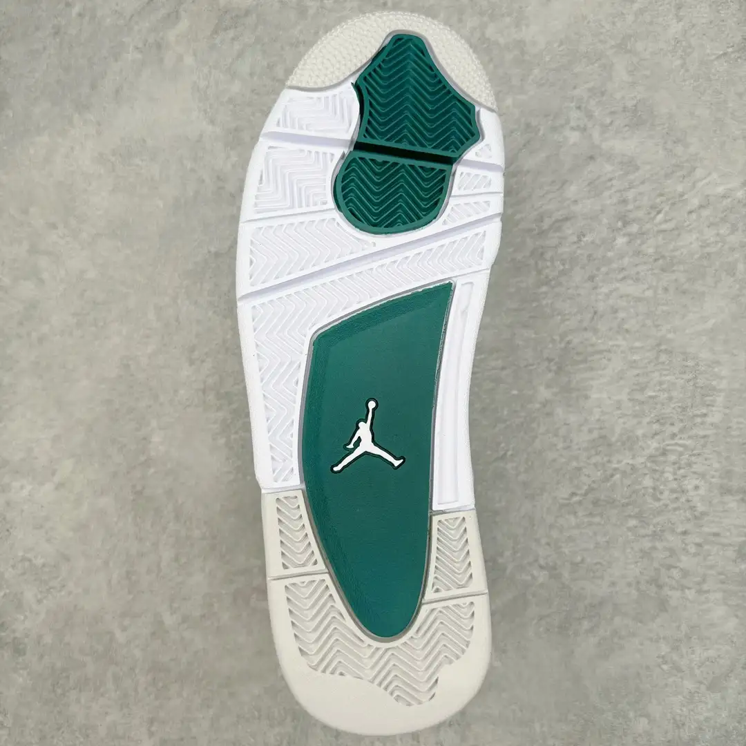 Air Jordan 4 - Image 3