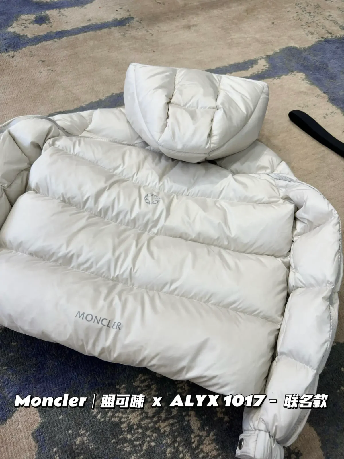 Moncler Down Jacket - Image 7