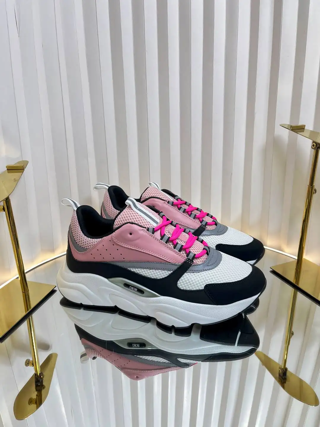 Dior B22 - Image 1