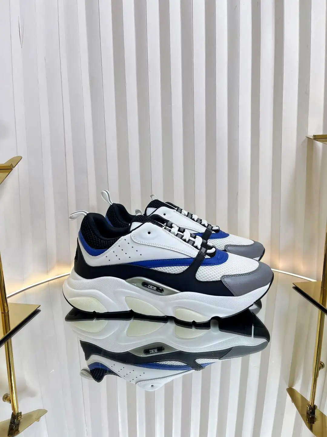 Dior B22 - Image 1