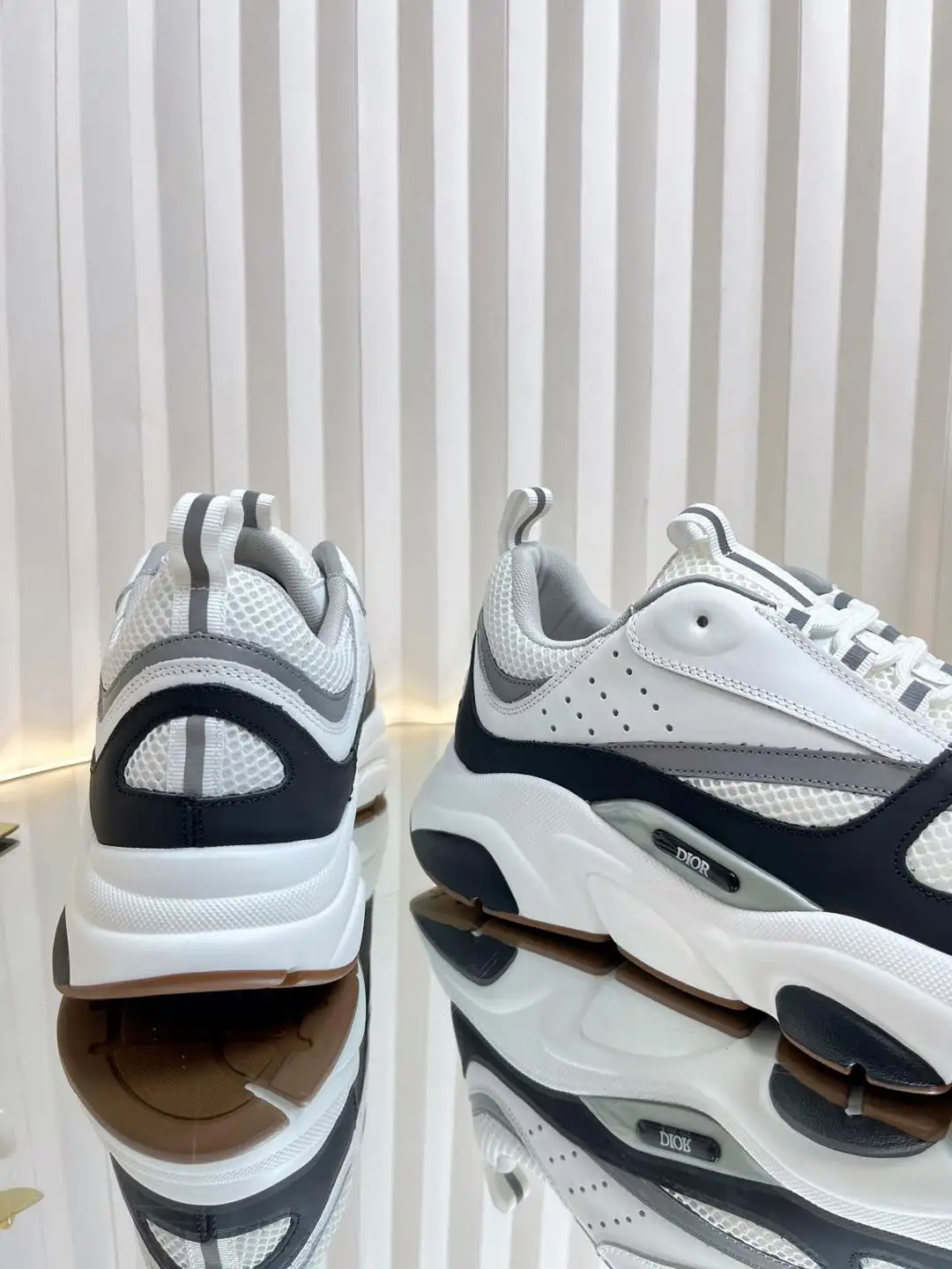 Dior B22 - Image 2