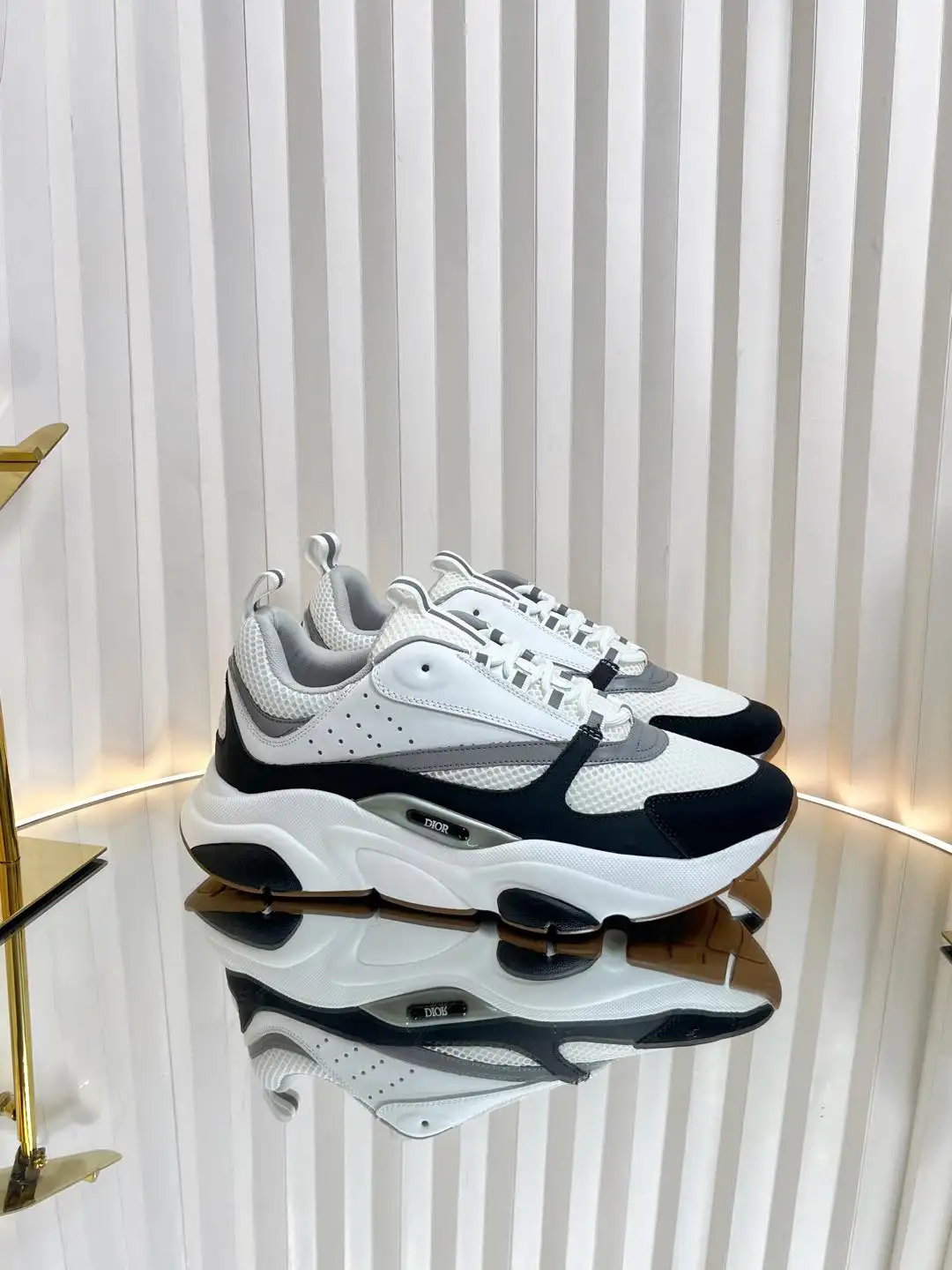 Dior B22 - Image 1