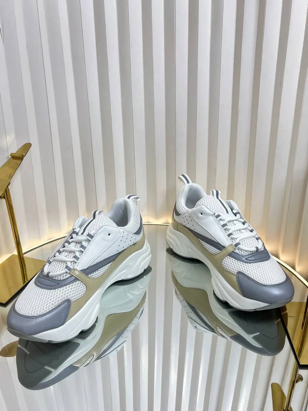 Dior B22 - Image 2