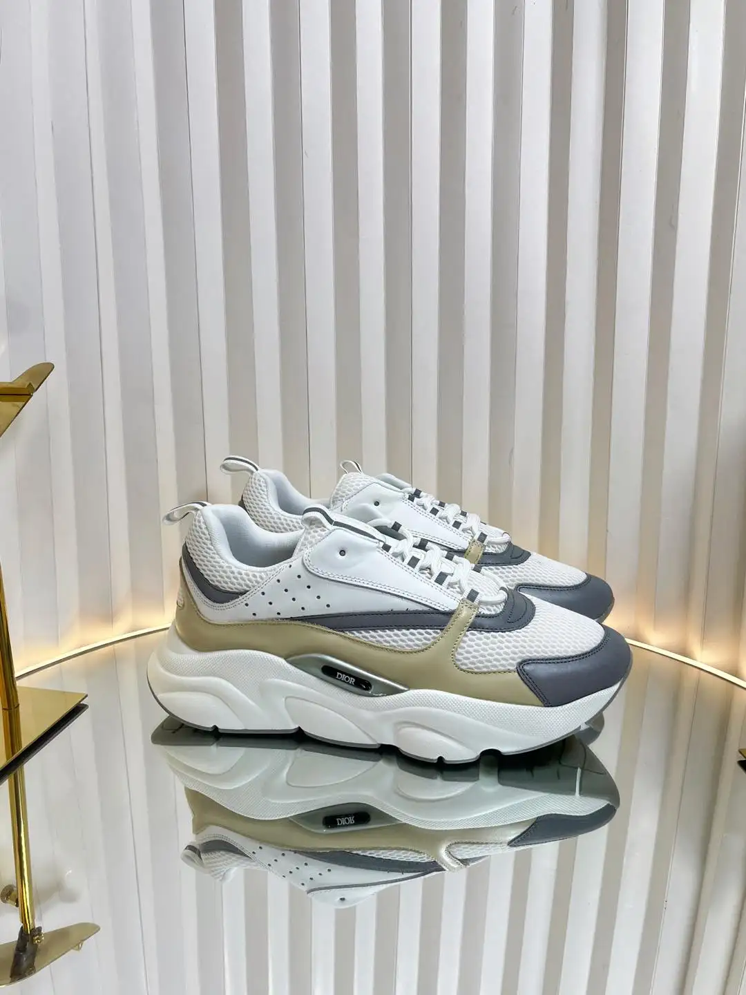Dior B22 - Image 1