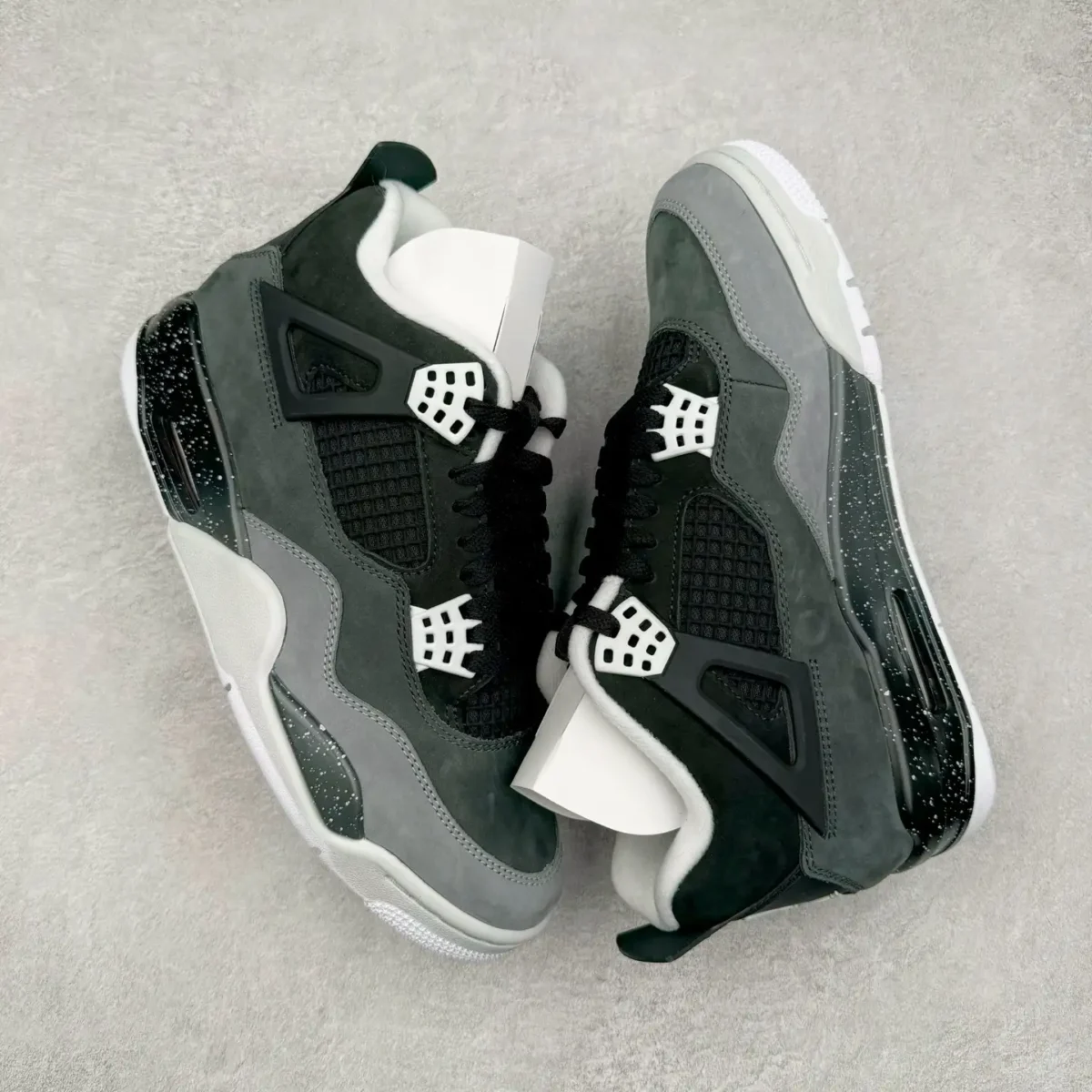 Air Jordan 4 - Image 4