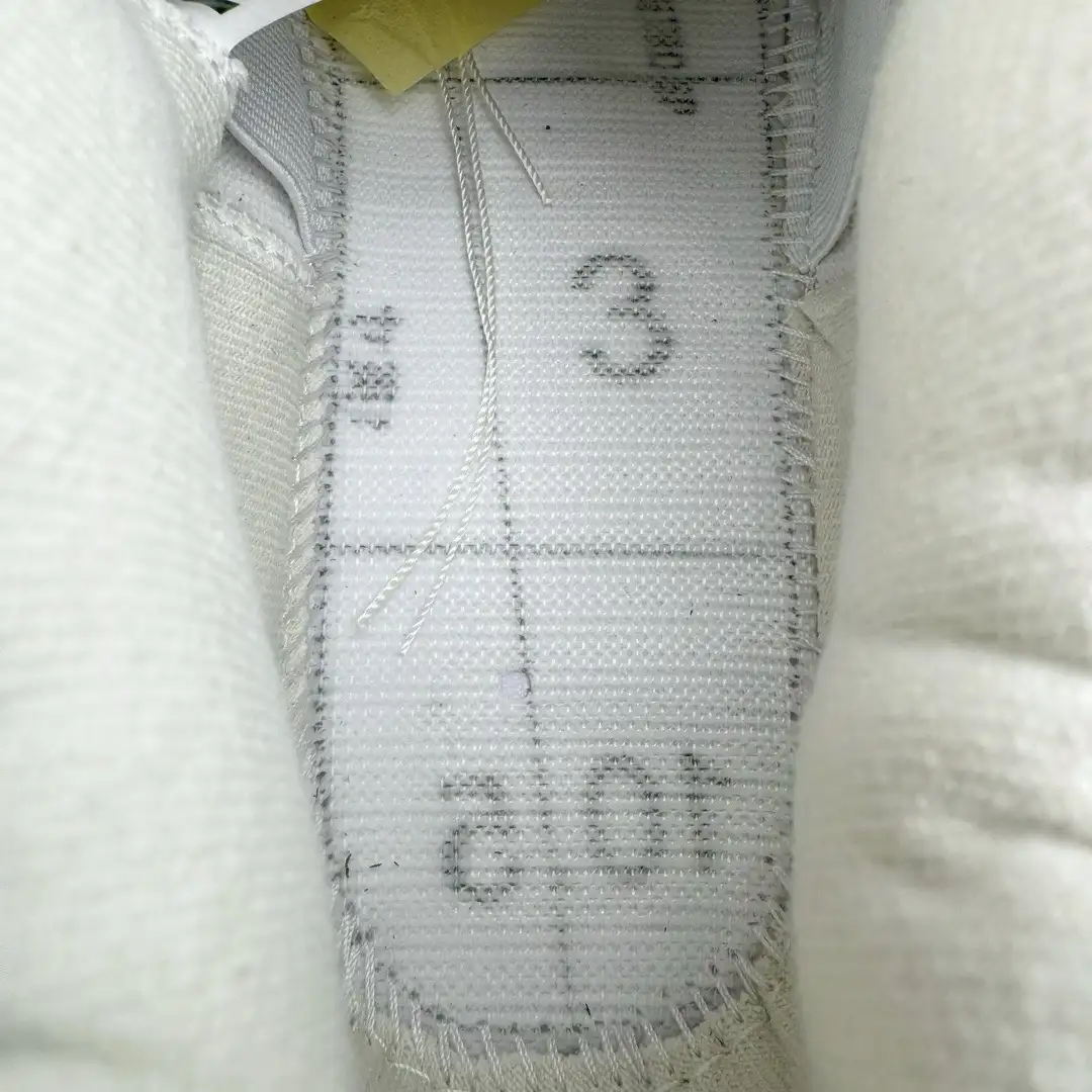 Air Jordan 4 - Image 10