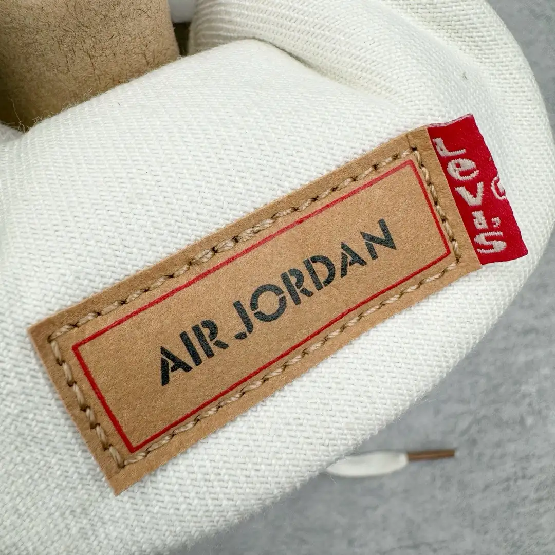 Air Jordan 4 - Image 11