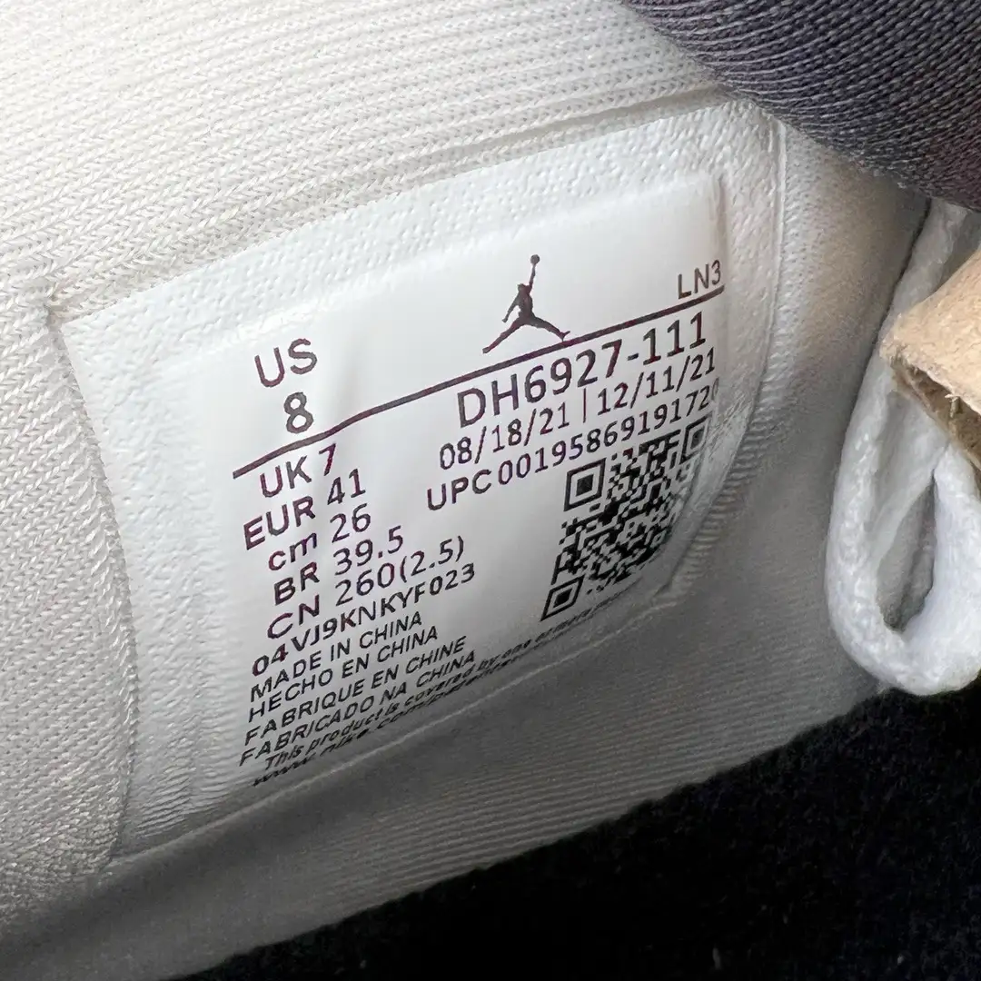 Air Jordan 4 - Image 9