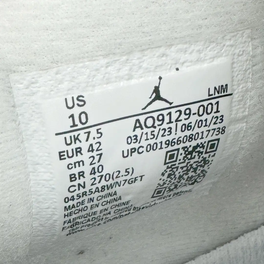 Air Jordan 4 - Image 9