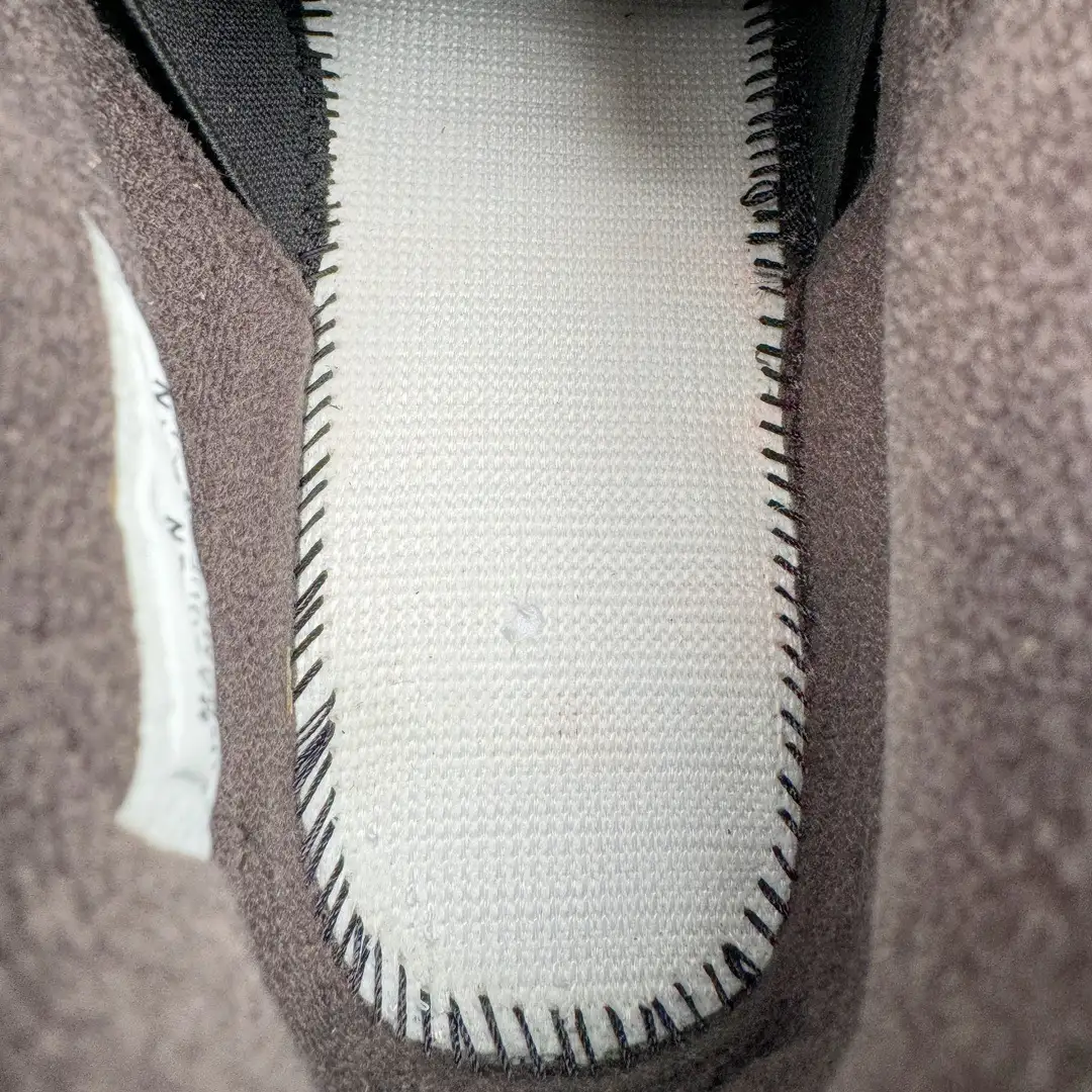Air Jordan 4 - Image 9
