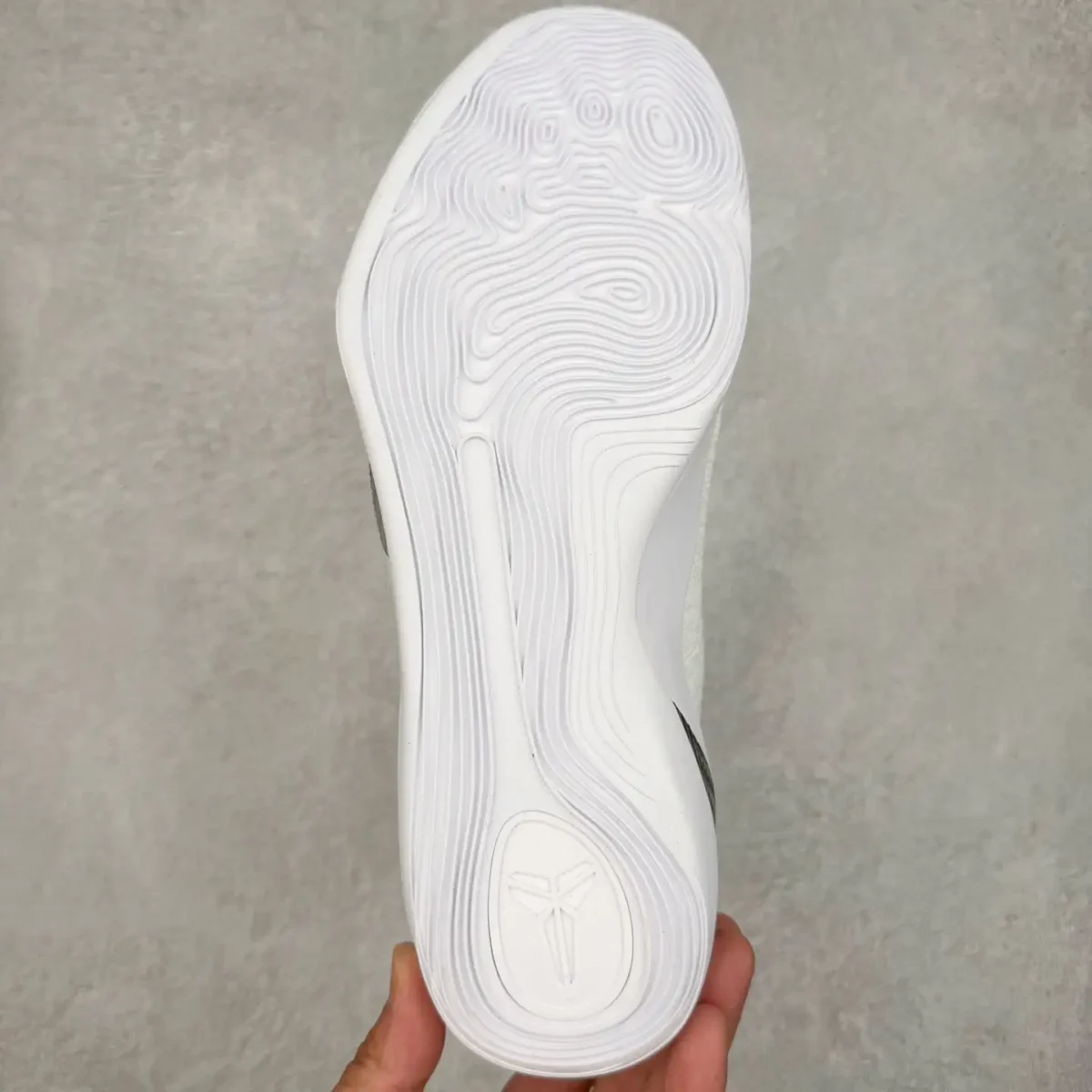 Kobe 9 Basketball Shoes - Image 3
