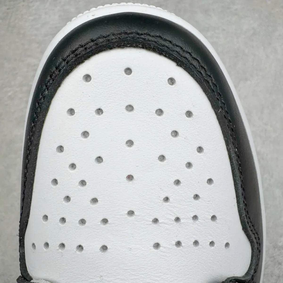 Air Jordan - Image 2