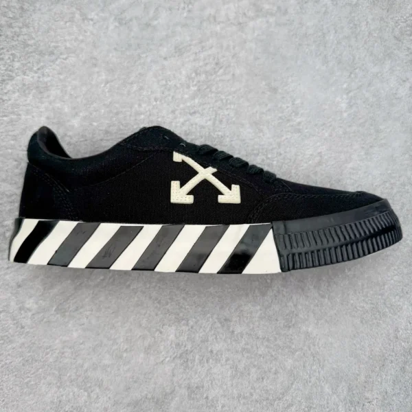 Off-White Casual Sneakers