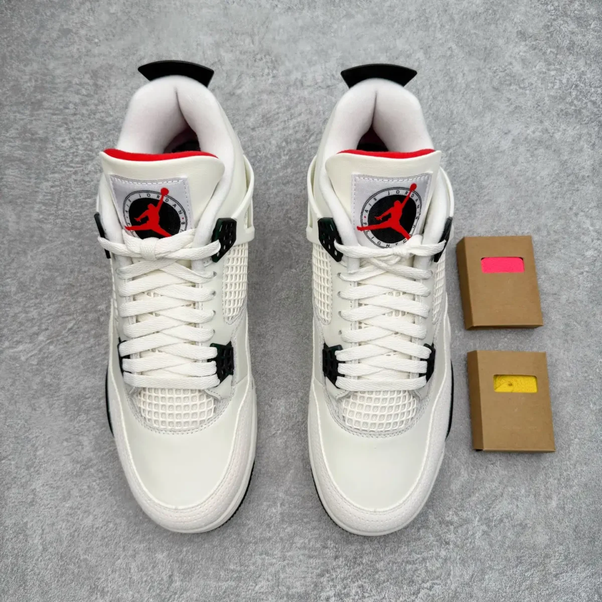 Air Jordan 4 - Image 3