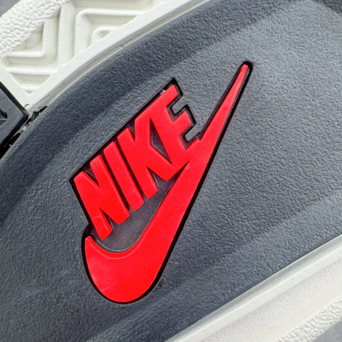 Air Jordan 4 - Image 5