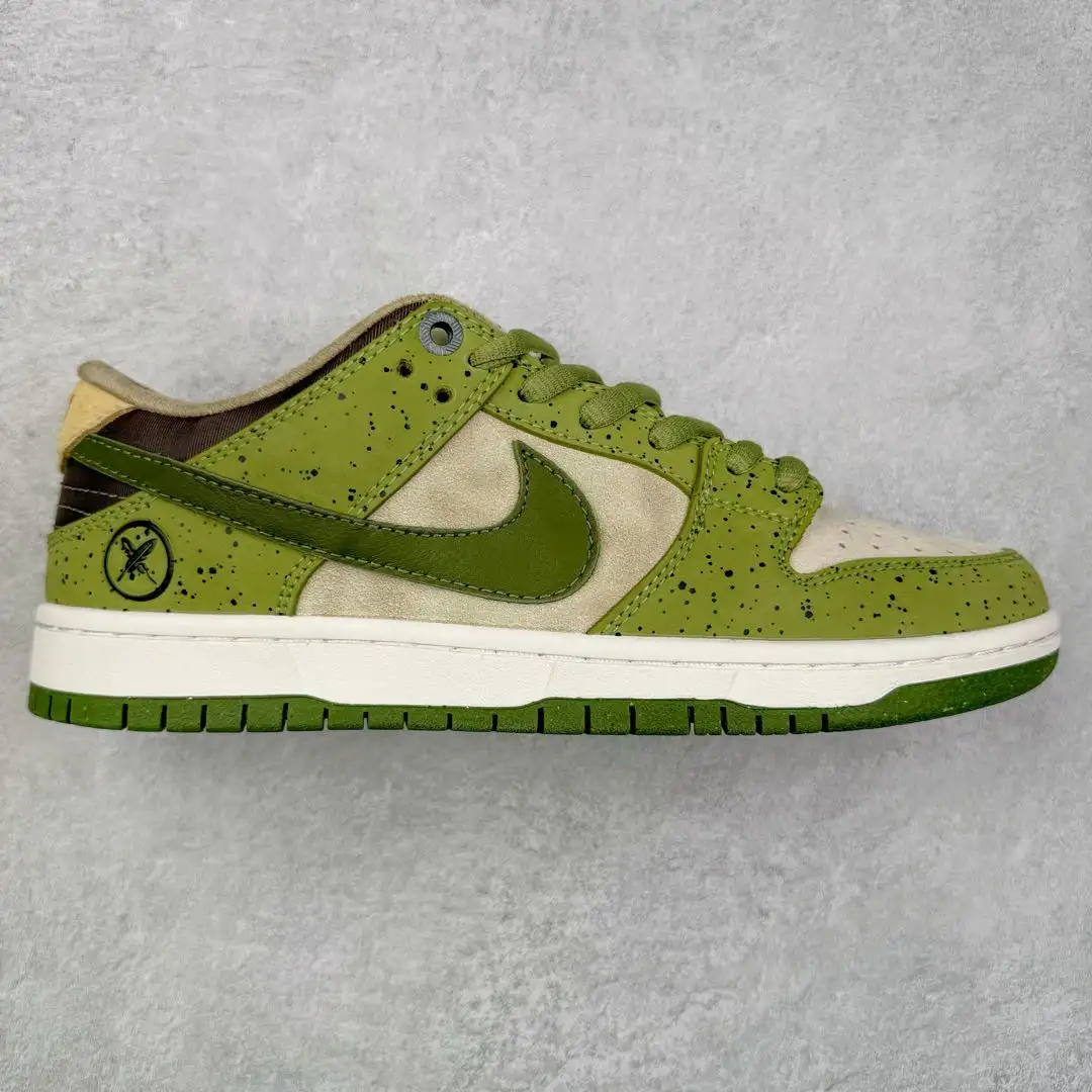 Nike SB Dunk Low Sneakers - Image 1