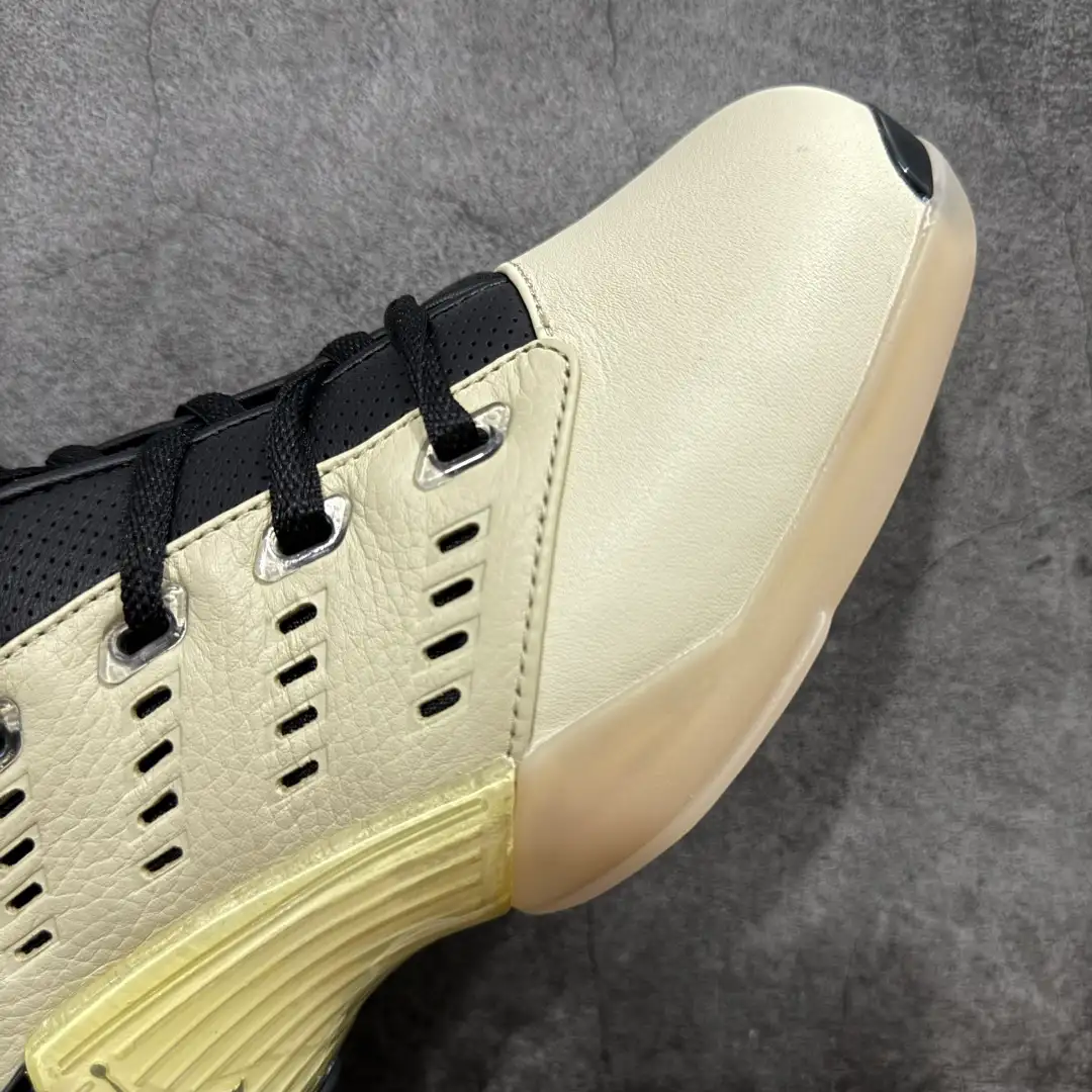 Infinite Archives x Air Jordan 17 Low Sneakers - Image 3