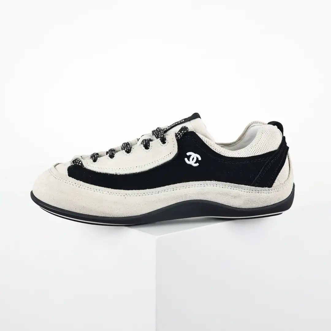 Chanel 26A Light Beige Panda Sneakers - Image 4