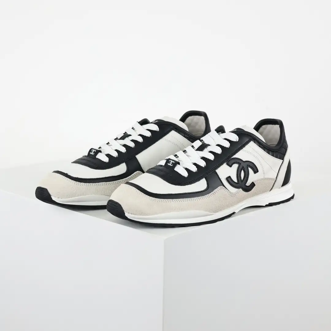 Chanel 25 Low-Top Sneakers - Image 3