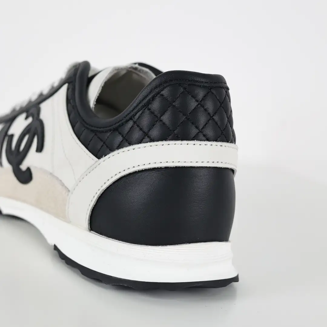 Chanel 25 Low-Top Sneakers - Image 7