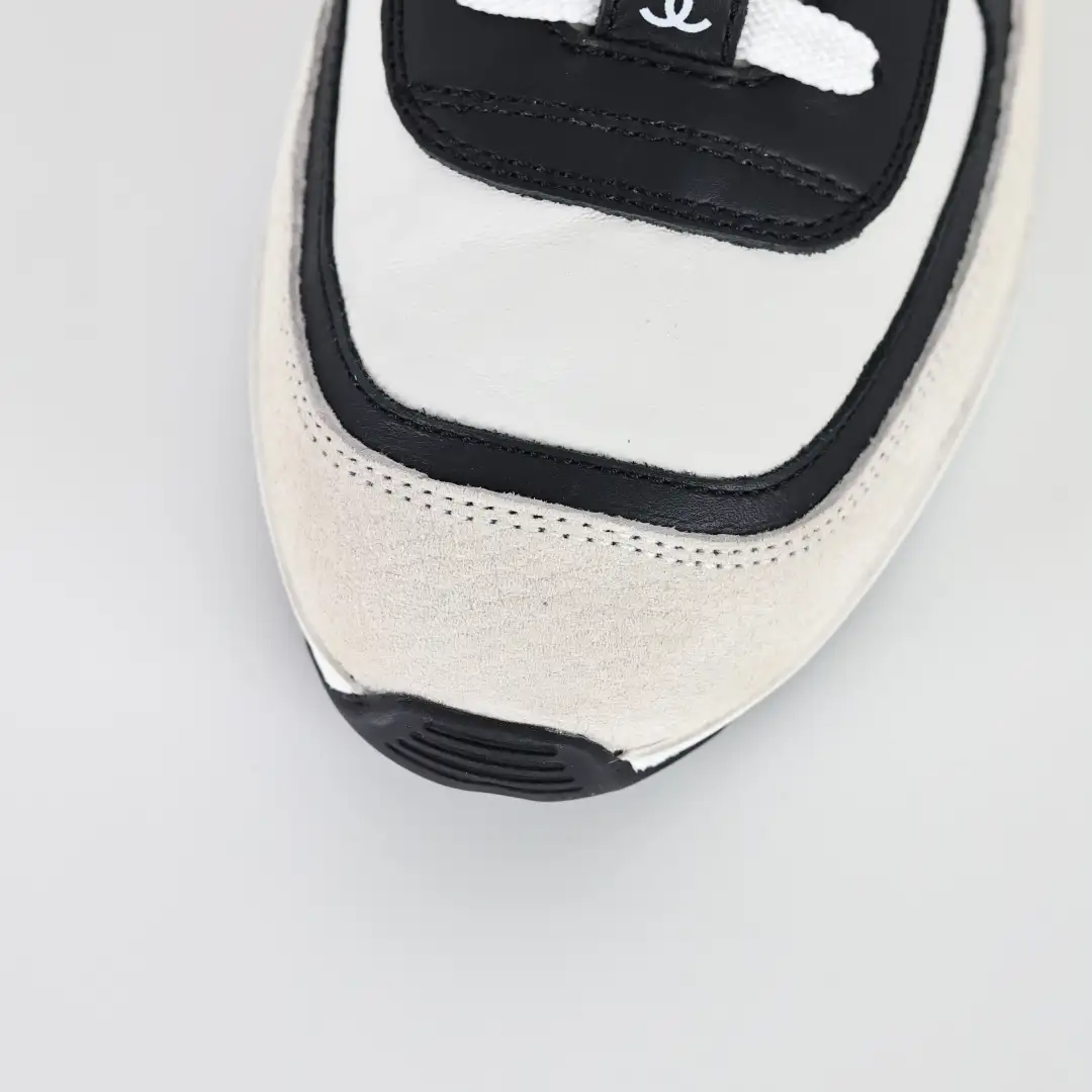Chanel 25 Low-Top Sneakers - Image 8