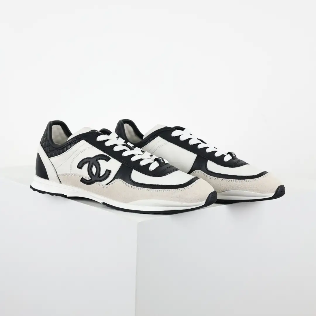 Chanel 25 Low-Top Sneakers - Image 4