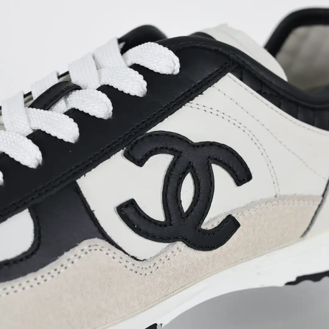 Chanel 25 Low-Top Sneakers - Image 9