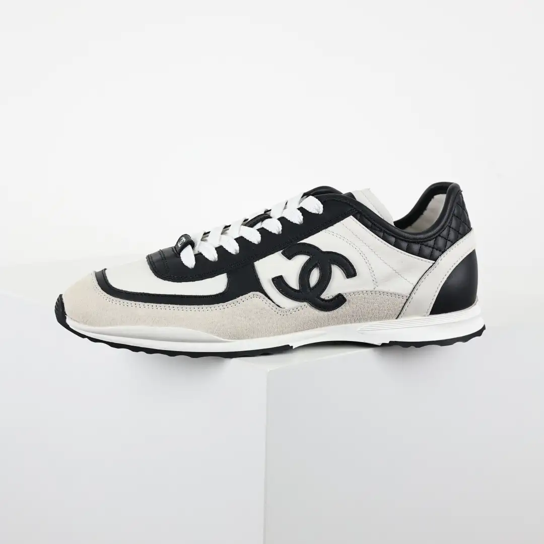 Chanel 25 Low-Top Sneakers - Image 6