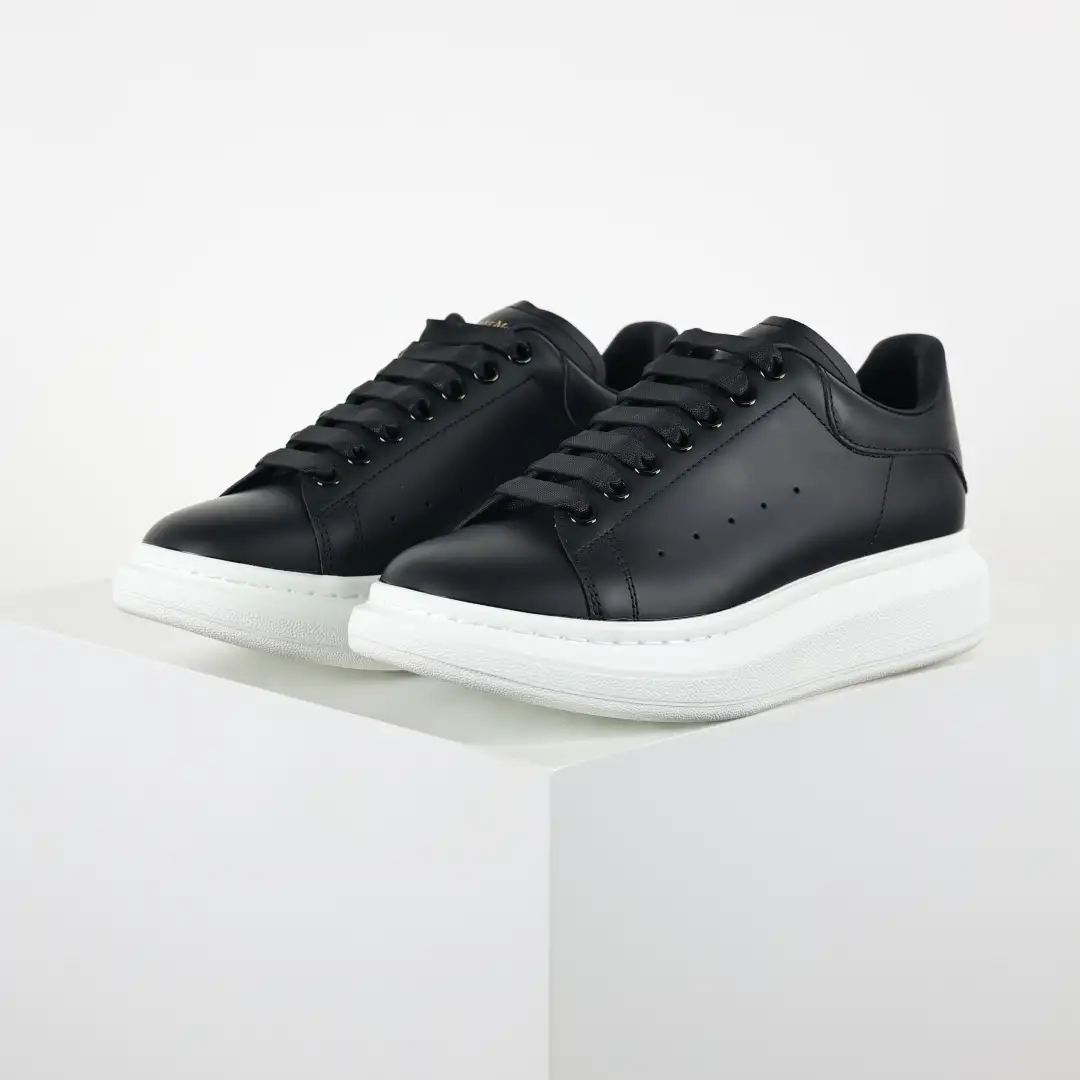 Alexander McQueen Black/White Sneakers - Image 3